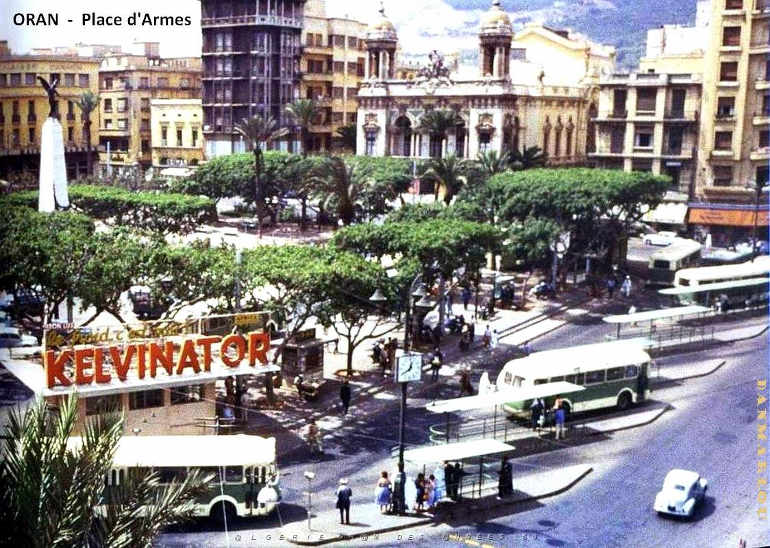 Oran - Place d'Armes- Station Autobus.JPG